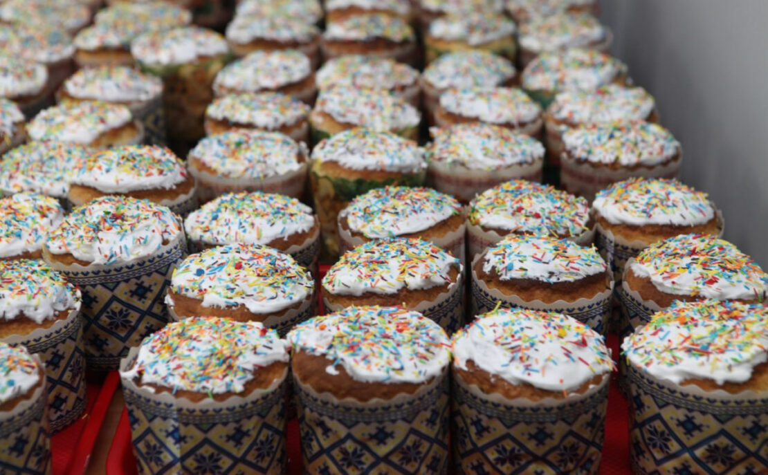 Харківські енергетики передали захисникам великодні паски (фото)