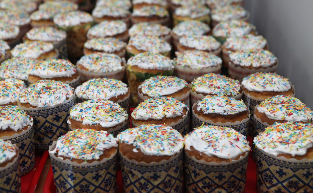 Харківські енергетики передали захисникам великодні паски