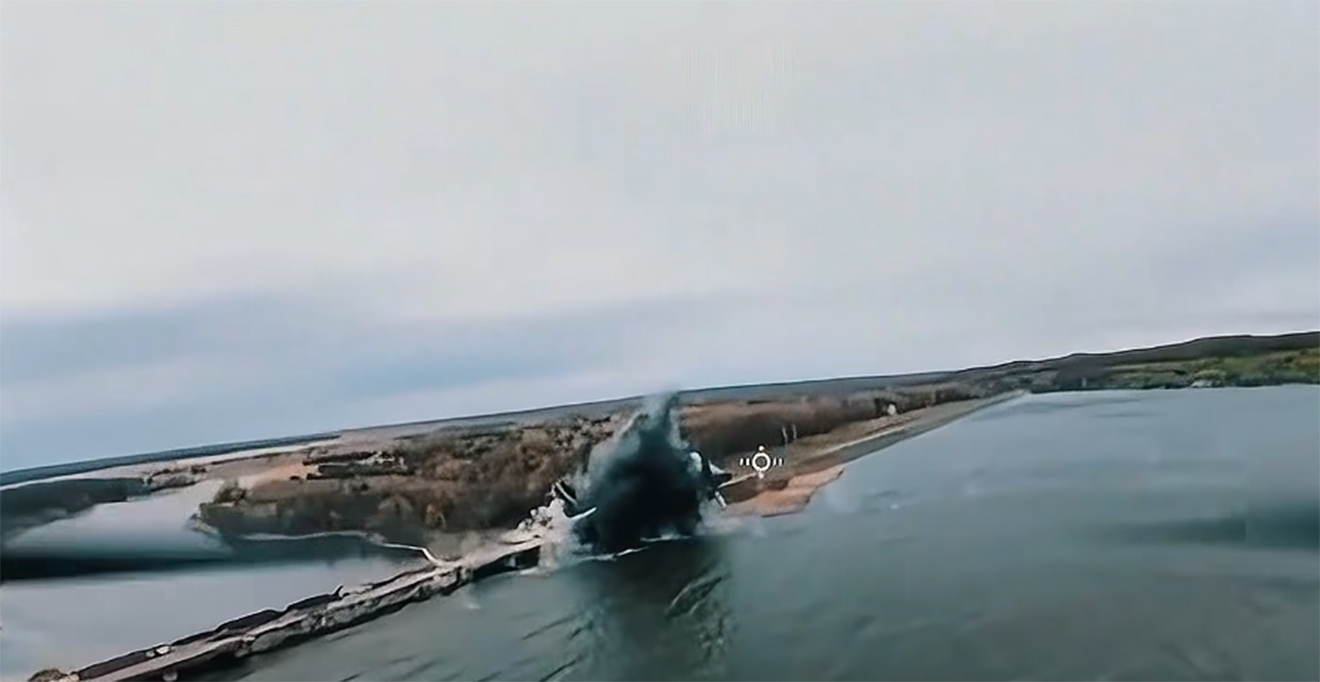 Наслідки ударів по Печенізькій дамбі на Харківщині