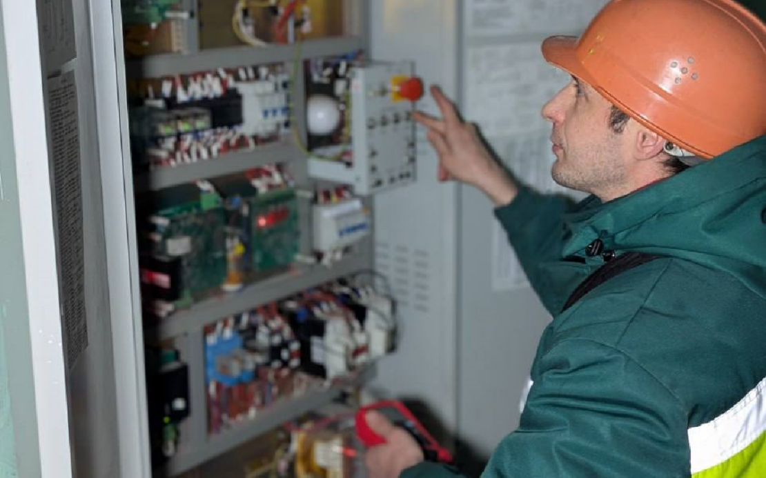 Харківські комунальники запустили ліфт після тривалого простою 