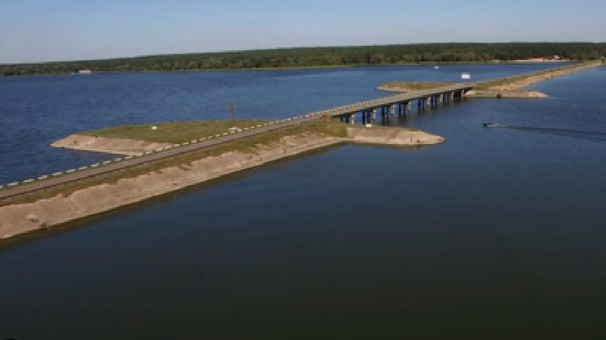 Росіяни скинули шість КАБів на Печенізьку дамбу