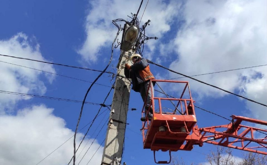 У Харкові впорядковують вуличне освітлення (фото)