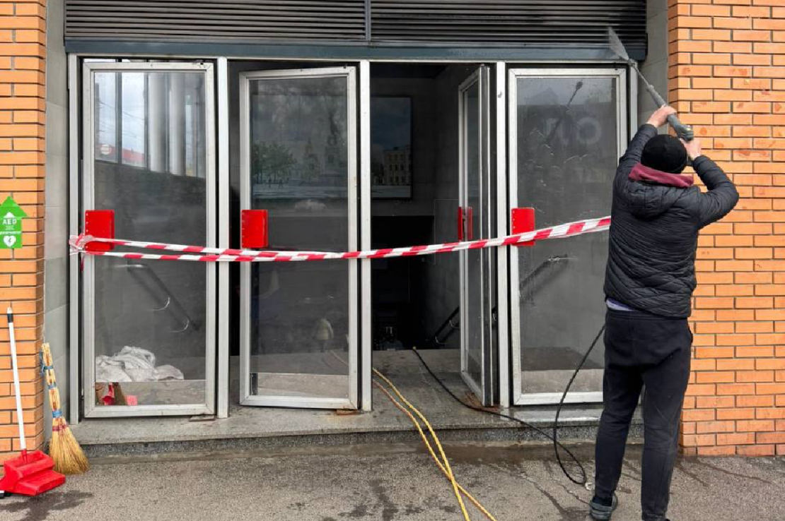 У Харкові продовжують наводити лад у підземних переходах метро