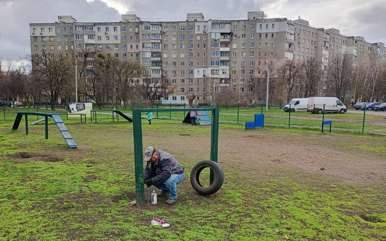 У Харкові відремонтували майданчик для вигулу собак