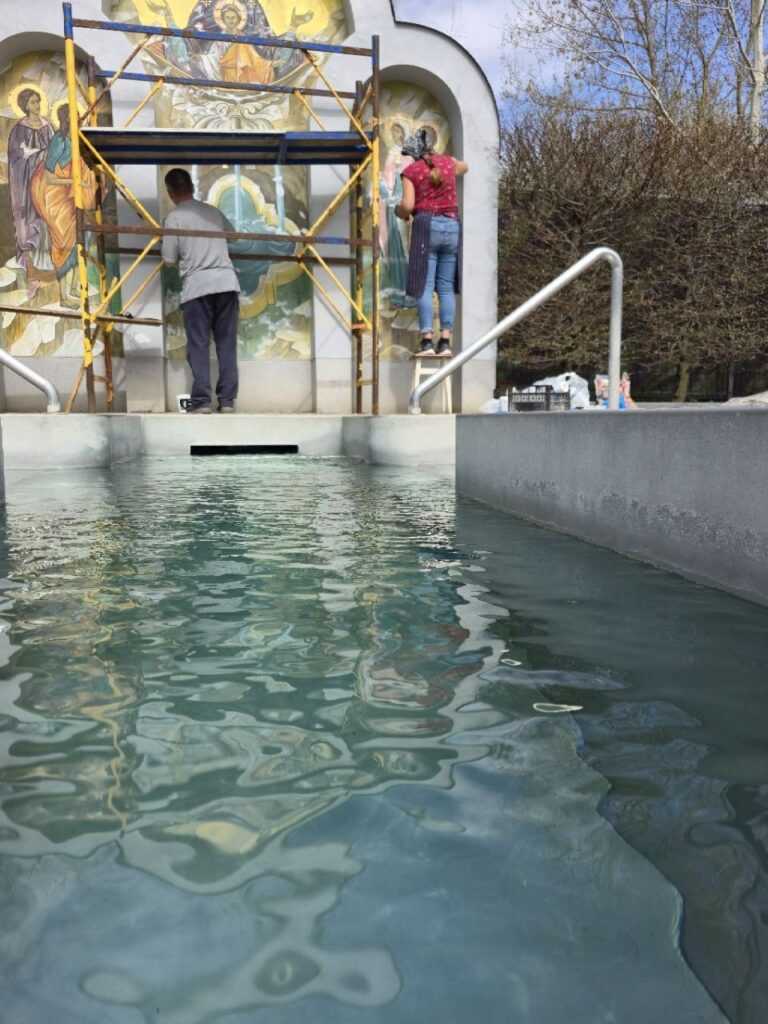 У Саржиному Яру реставрують фреску Богоматері (фото)