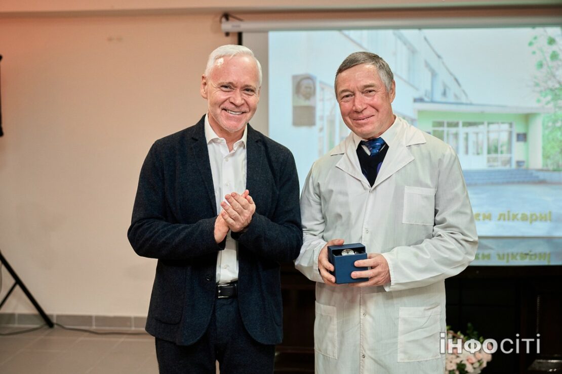 Мер Харкова привітав колектив лікарні №18 з ювілеєм