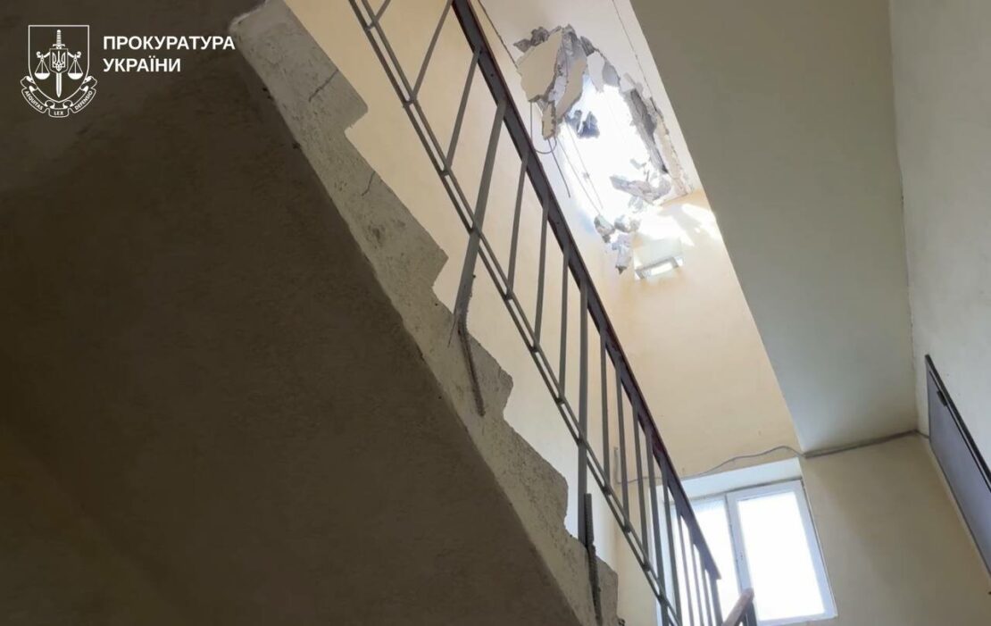 Через ворожі обстріли у Харкові постраждали 11 людей (фото)