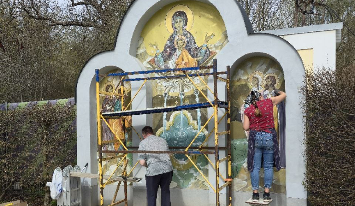 У Саржиному Яру в Харкові реставрують фреску Богоматері
