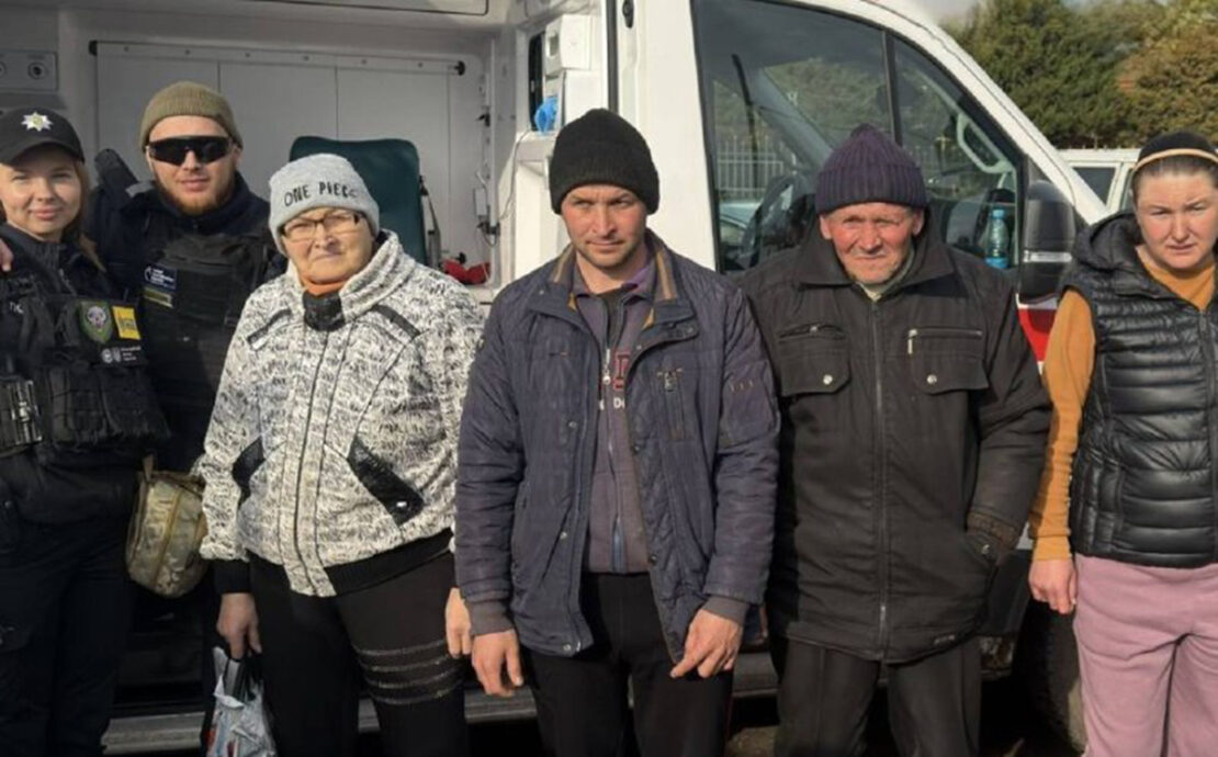 З прифронтової громади на Харківщині евакуювали родину 