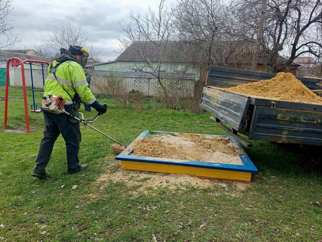 Комунальники навели лад у приватному секторі Харкова (фото)