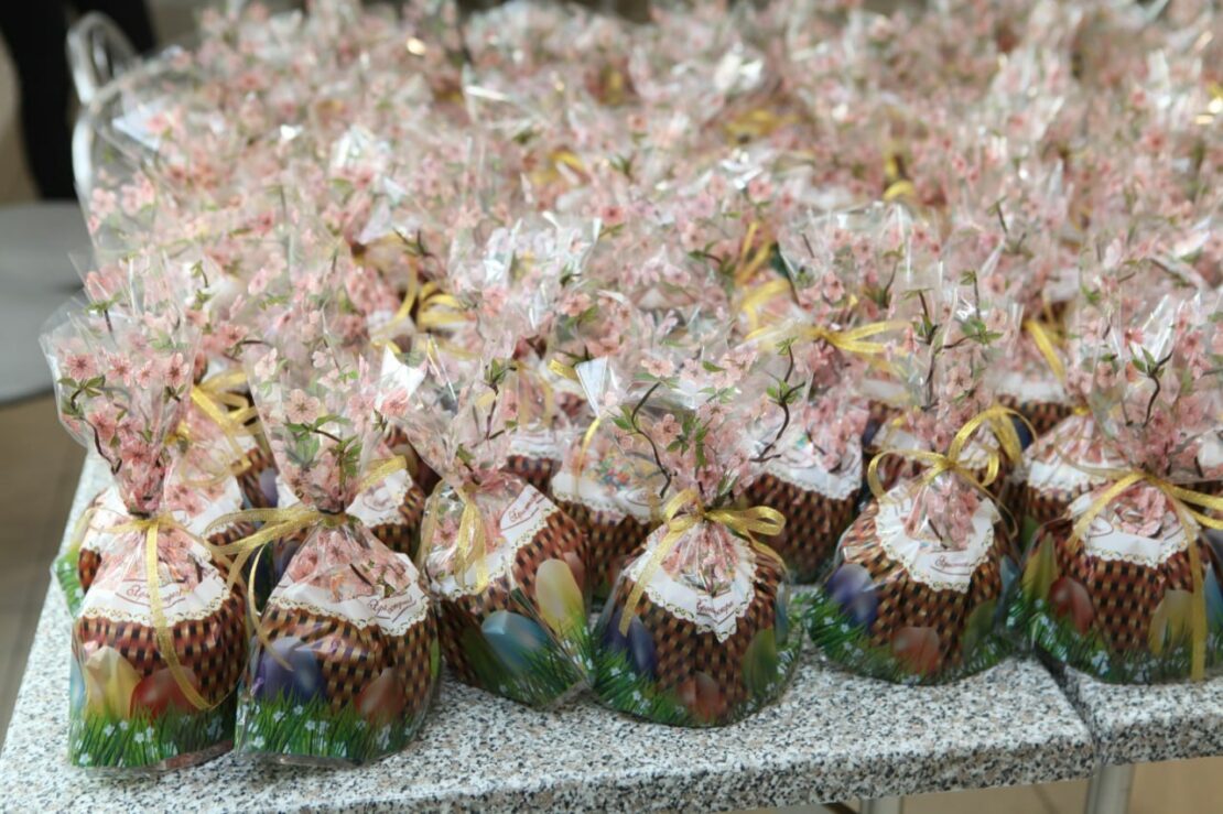 Харківські енергетики передали захисникам великодні паски (фото)