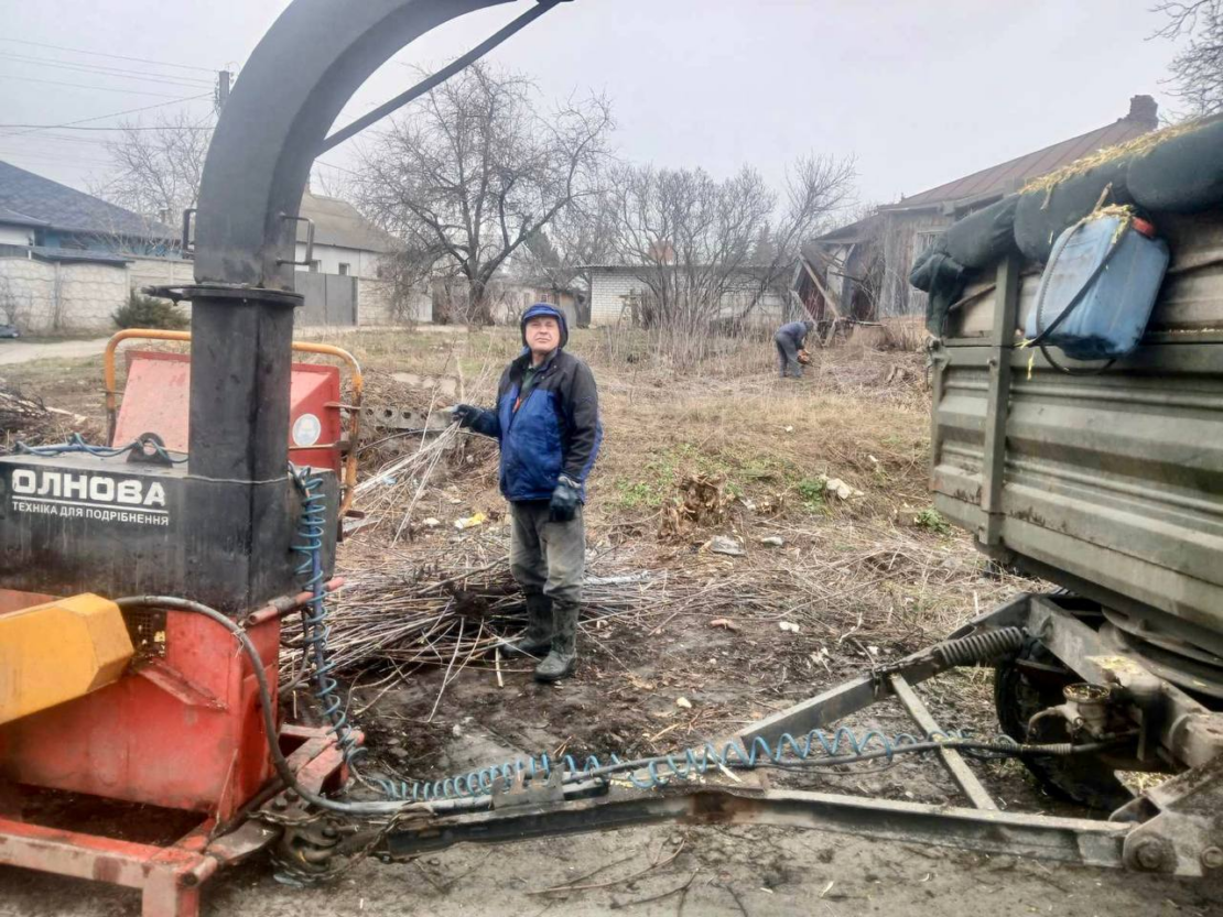 У Харкові комунальники упорядковують територію приватного сектору (фото)