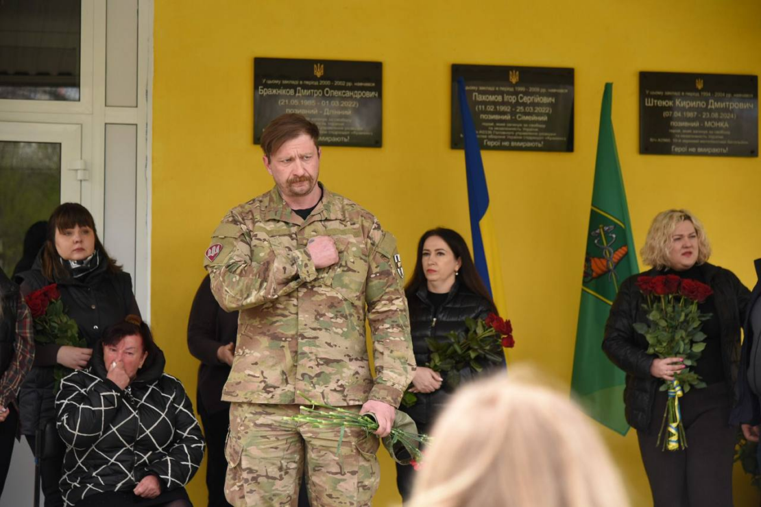 У Харкові відкрили меморіальну дошку захиснику України Антону Коліснику-Кравченку (фото)