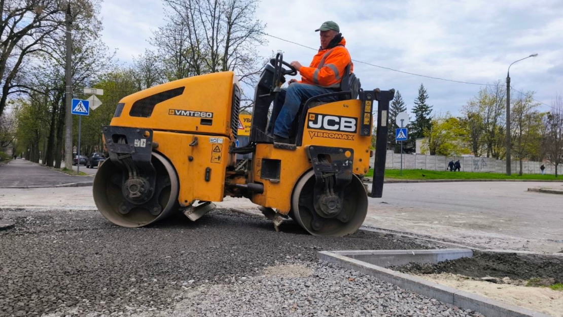 Харківські шляховики  вздовж вул. Біблика (фото)