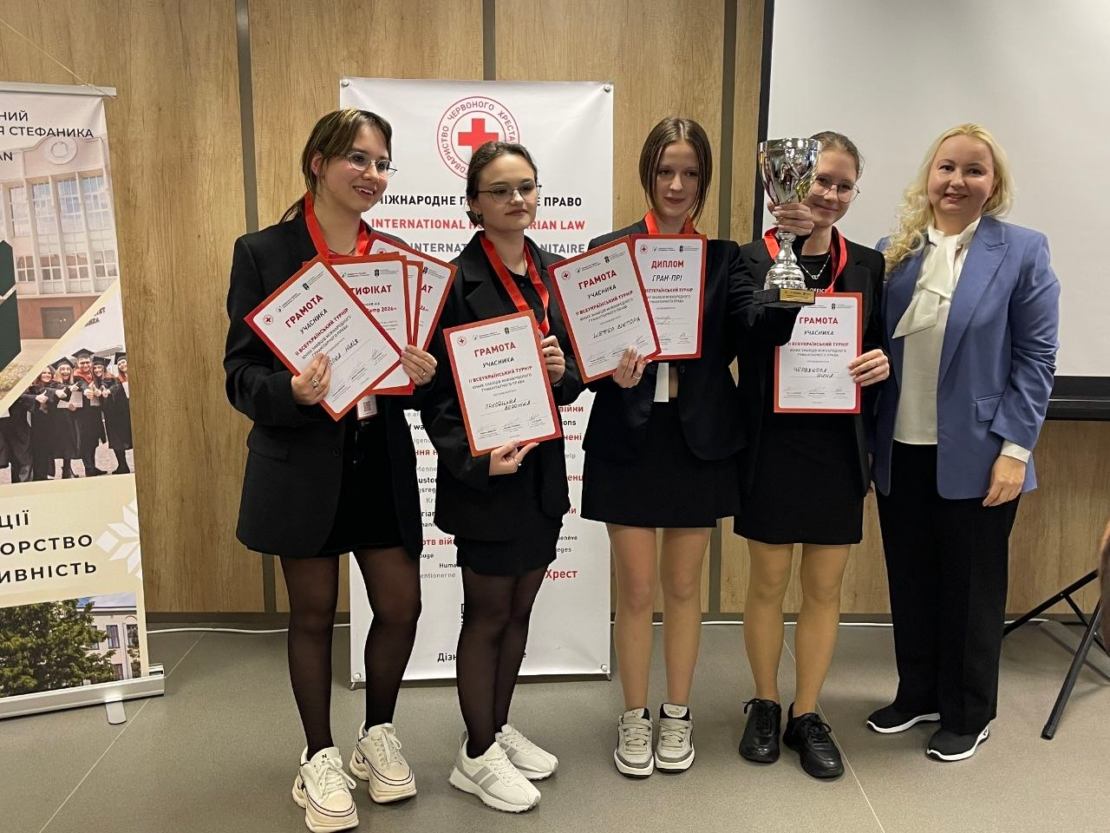 Харківські школярі здобули перемогу на Всеукраїнському турнірі юних знавців гуманітарного права (фото)