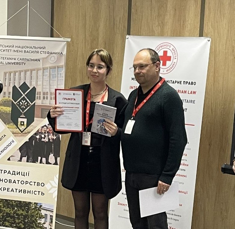 Харківські школярі здобули перемогу на Всеукраїнському турнірі юних знавців гуманітарного права (фото)