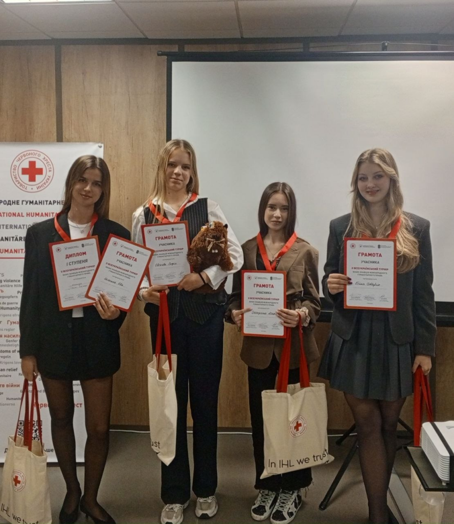 Харківські школярі здобули перемогу на Всеукраїнському турнірі юних знавців гуманітарного права (фото)