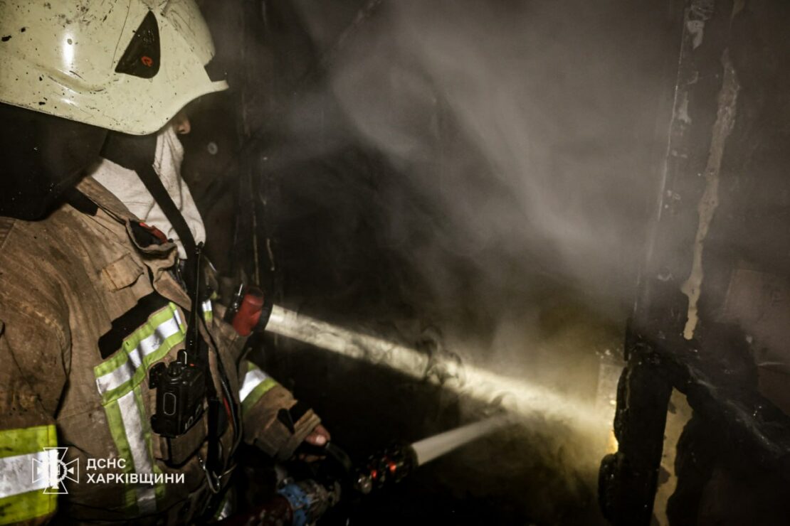 Уночі в Харкові горів магазин (фото)
