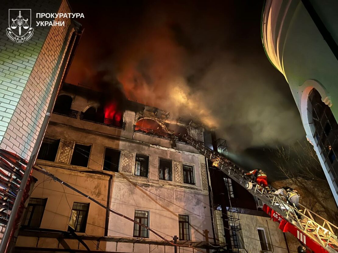 Наслідки нічних обстрілів Харкова: під ударами перебували три райони 