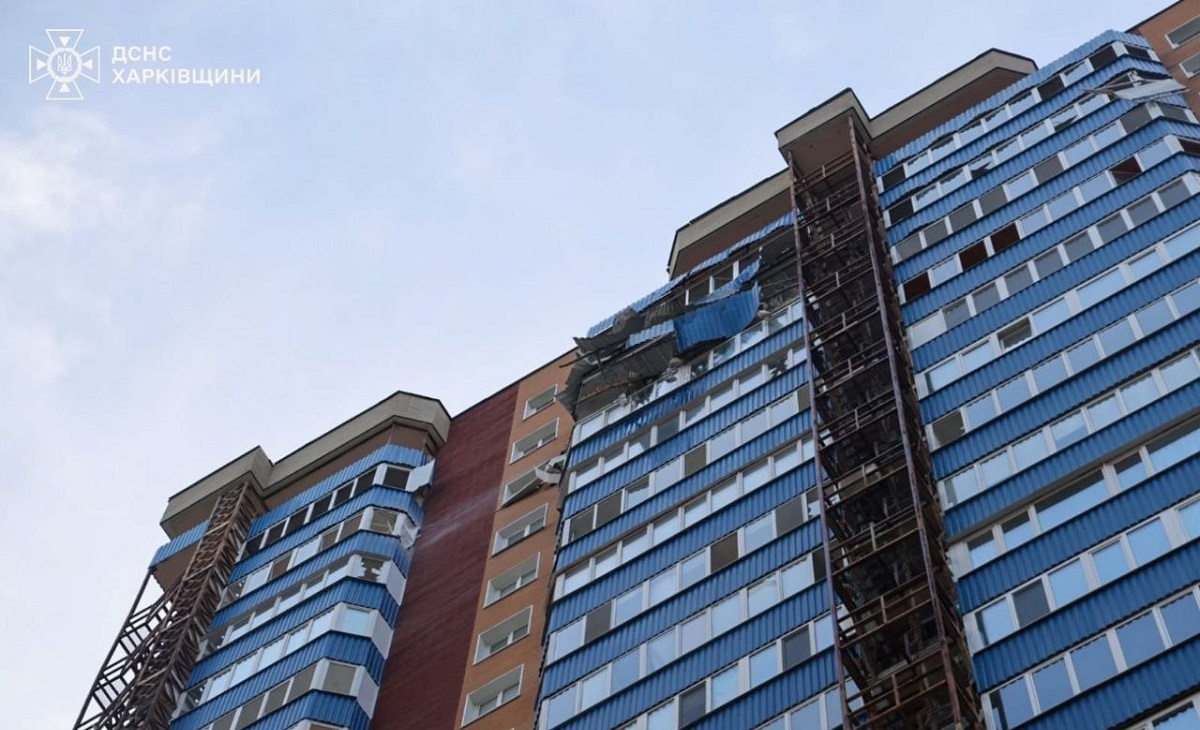 Російський БпЛА влучив у багатоповерхівку в Шевченківському районі
