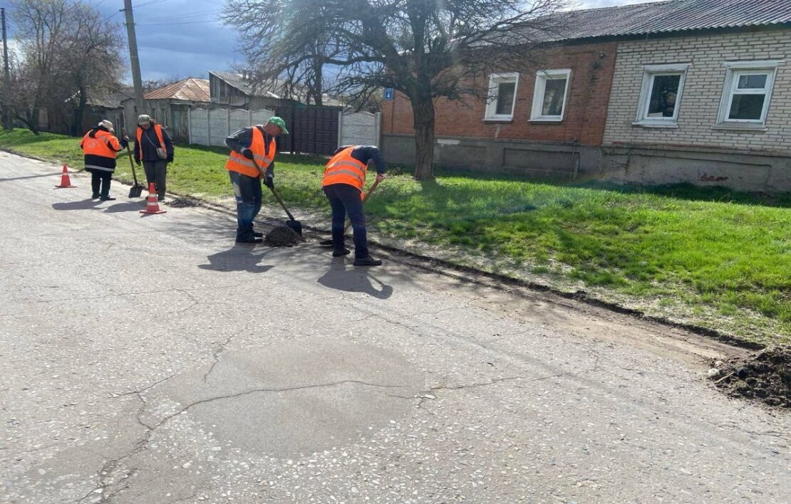 Фахівці КП «Шляхрембуд» впорядковують вулично-дорожню мережу 