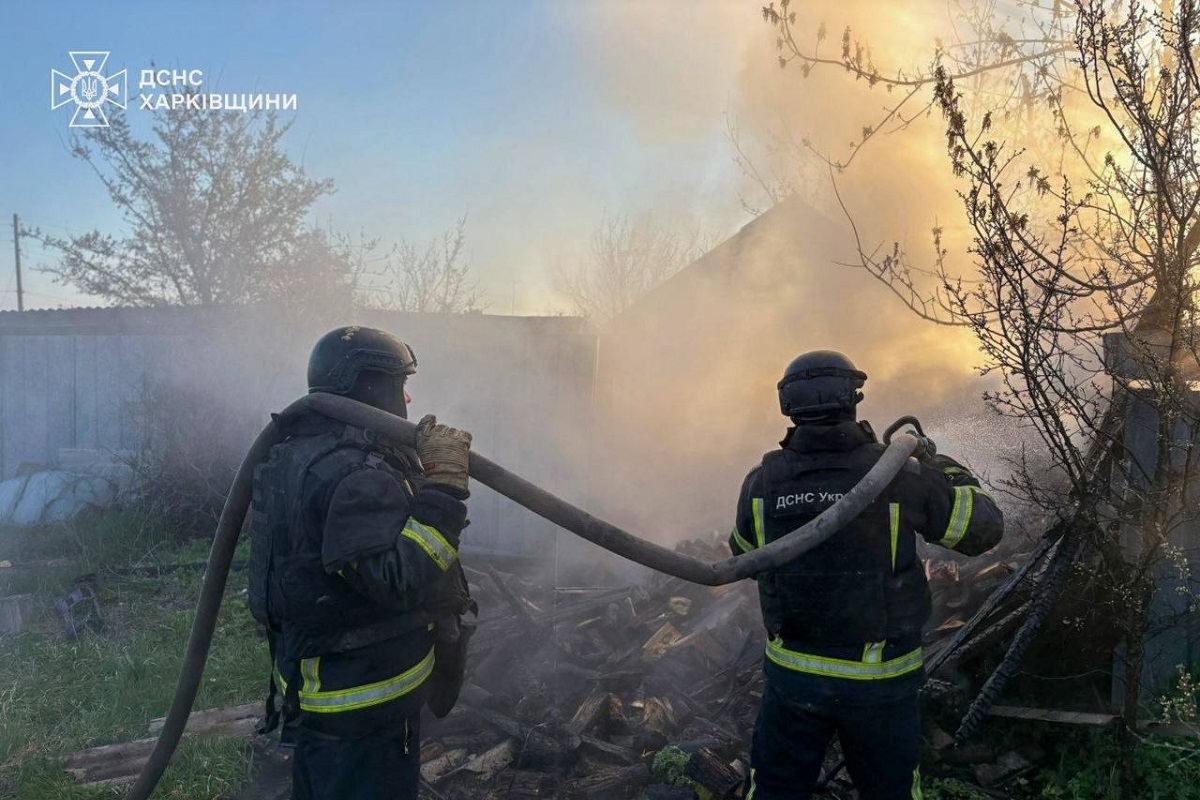 На Харківщині рятувальники ліквідували пожежі після ворожих атак