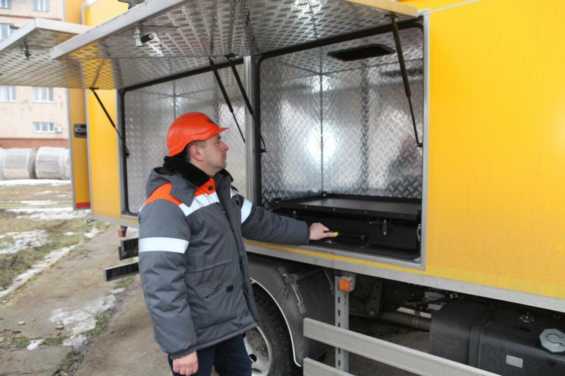 Автопарк Харківобленерго поповнила нова спецтехніка (фото) 