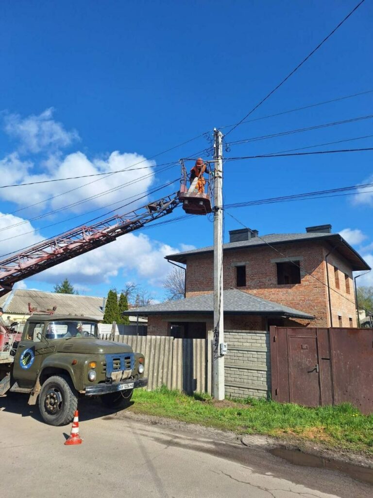 У Харкові впорядковують вуличне освітлення (фото)