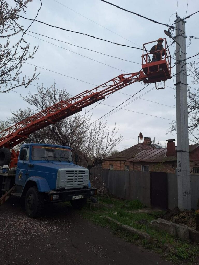У Харкові впорядковують вуличне освітлення (фото)