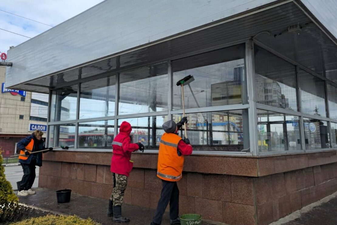 У Харкові упорядковують переходи метро (фото)
