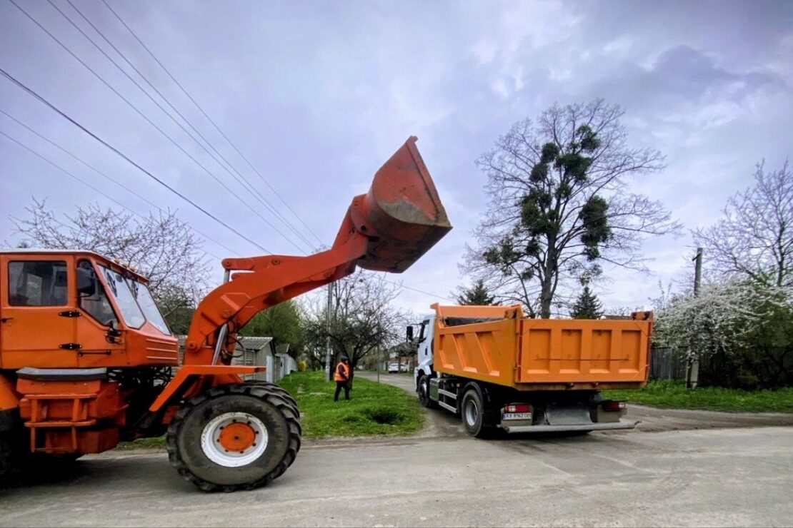 У Харкові продовжують упорядковувати вулично-дорожню мережу (фото)