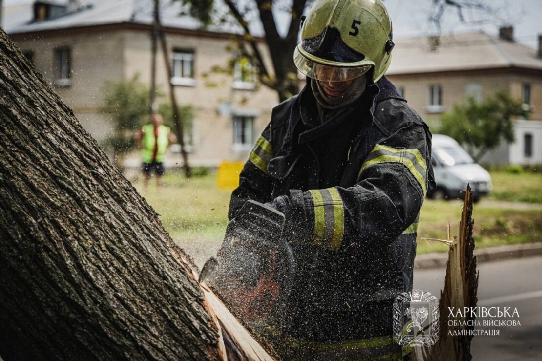 Без світла через негоду залишаються близько 3,5 тисячі жителів Харківщини