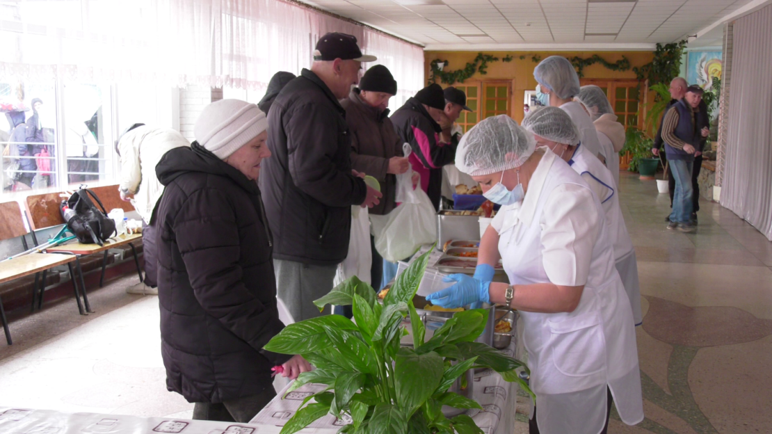 Їжа з турботою: як у Харкові допомагають людям