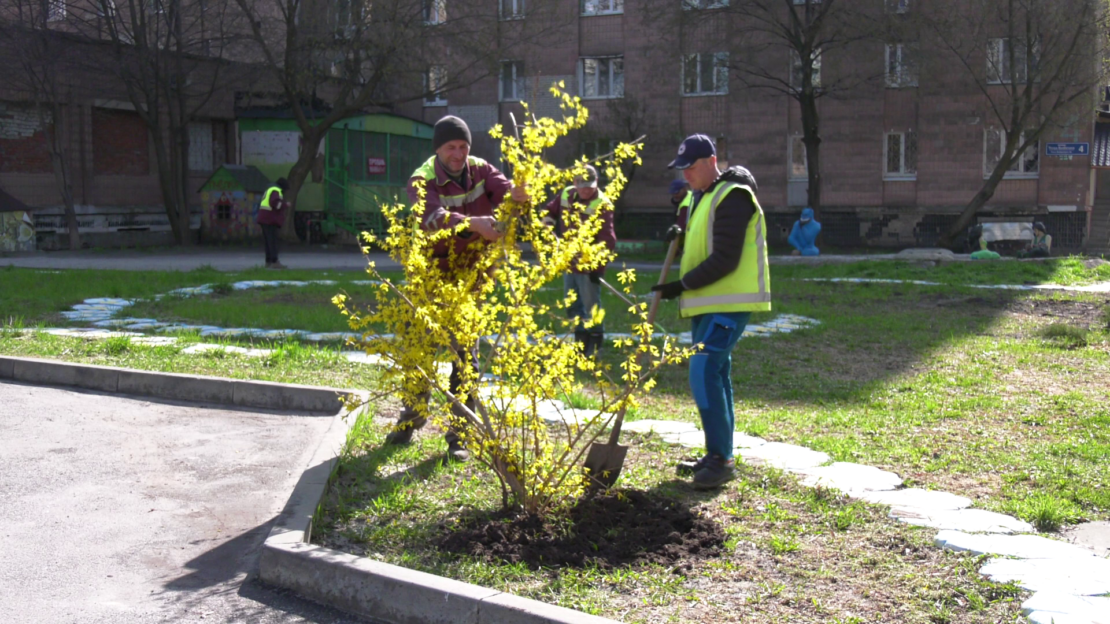 Весняний благоустрій: чистий Харків починається з охайних дворів