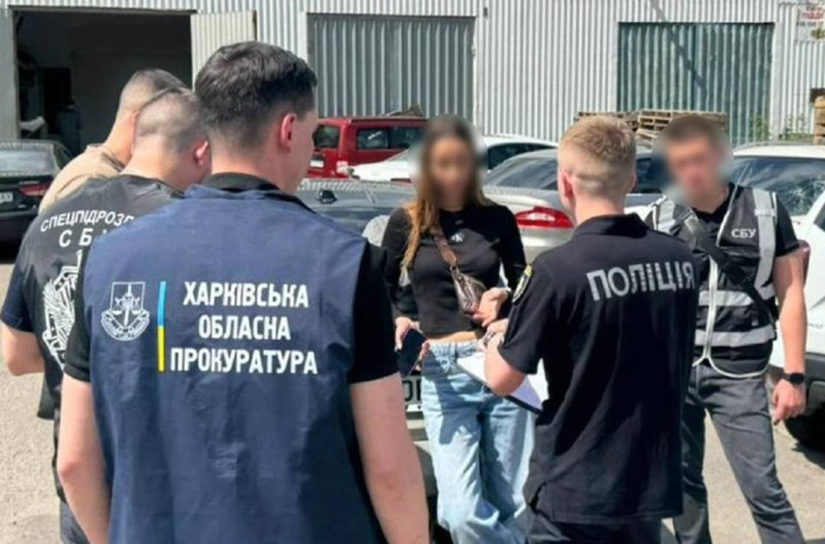 На Харківщині директорка благодійного фонду продавала гуманітарні авто