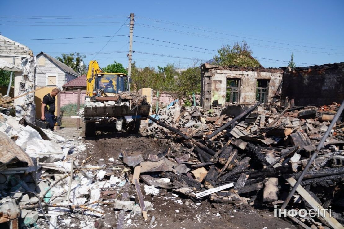 У Новобаварському районі Харкова усувають наслідки обстрілу