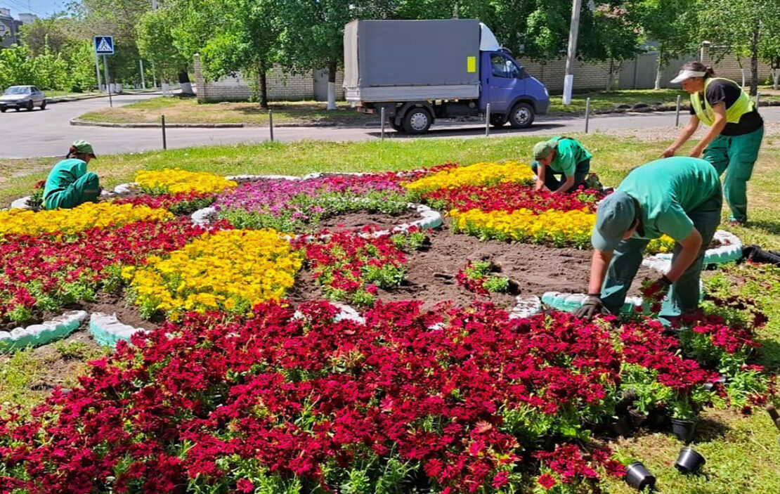 З початку місяця в Харкові облаштували понад 20 клумб 