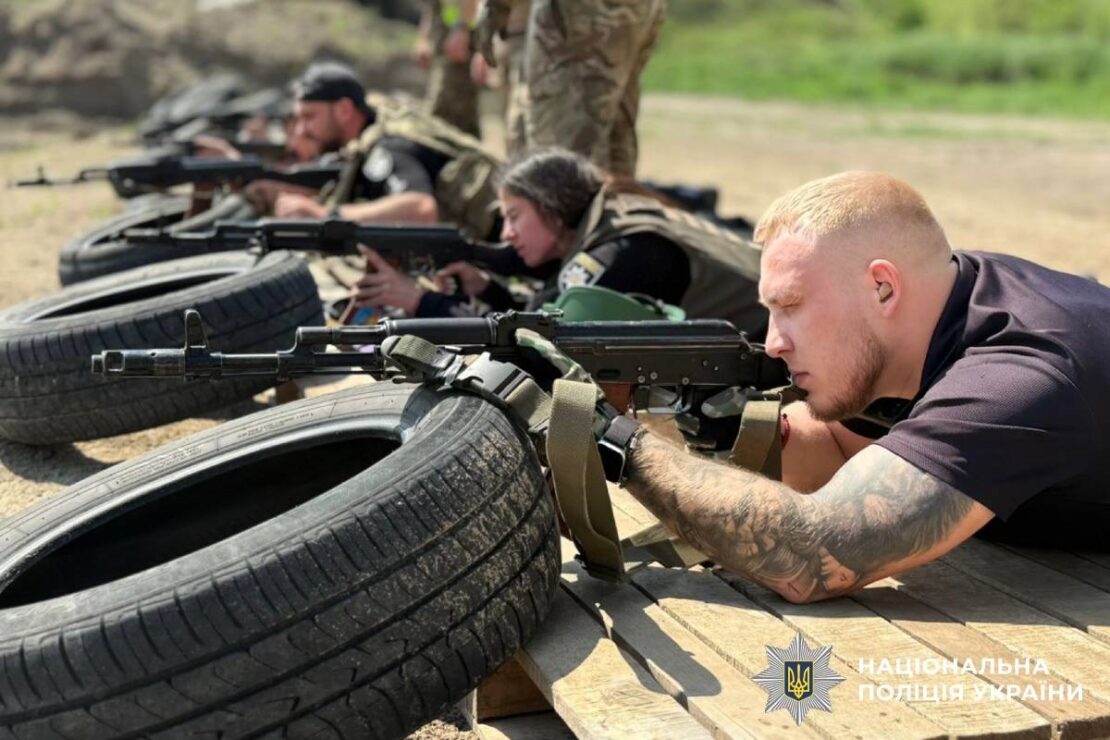 Поліцейські вдосконалюють навички вогневої підготовки