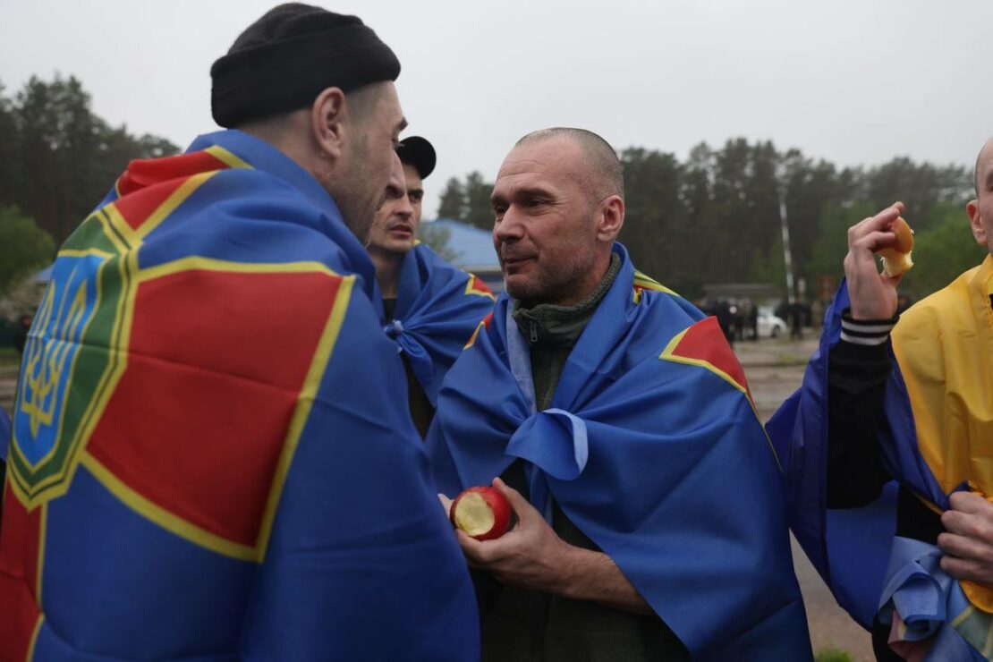 З російського полону повернулися 205 українських захисників (фото)