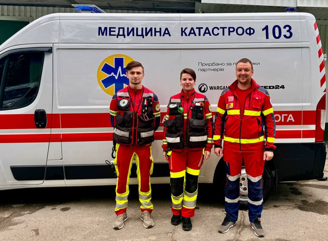 Харківські медики “швидкої” реанімували жінку
