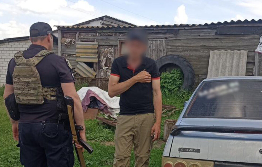 На Харківщині водій у розшуку ТЦК наїхав на поліцейского