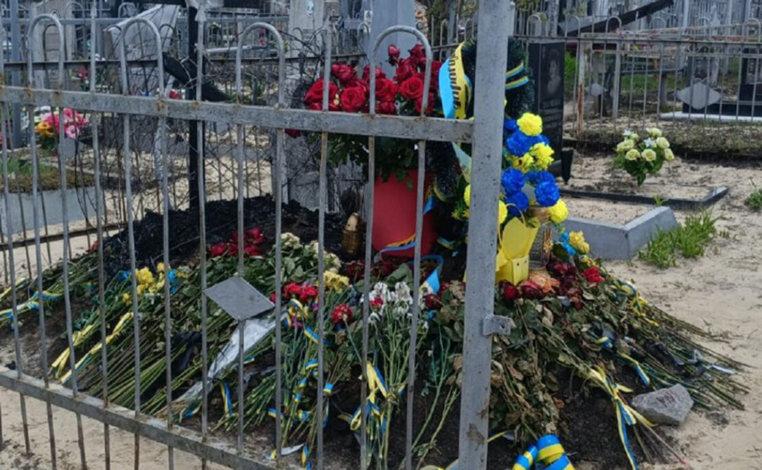 На Чугуївщині жінка вчинила наругу над могилою військового 