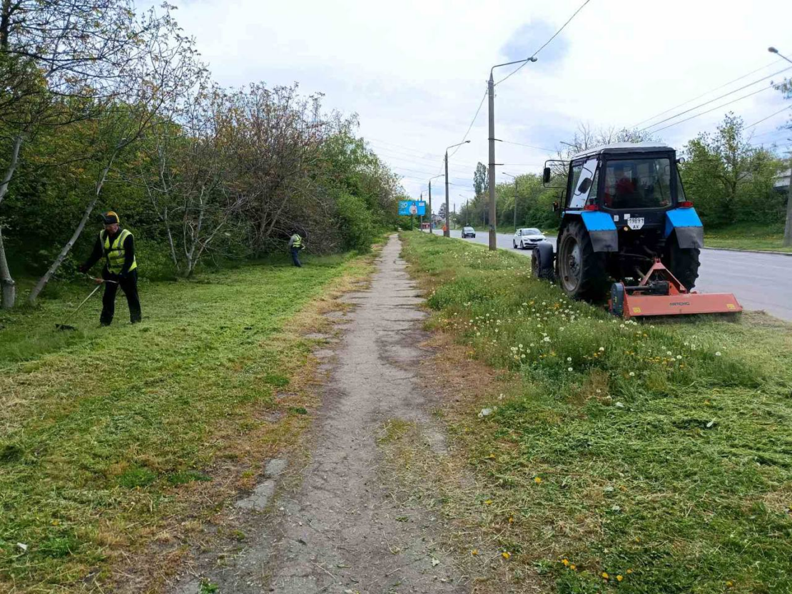 У Харкові комунальники продовжують наводити лад у приватному секторі (фото)