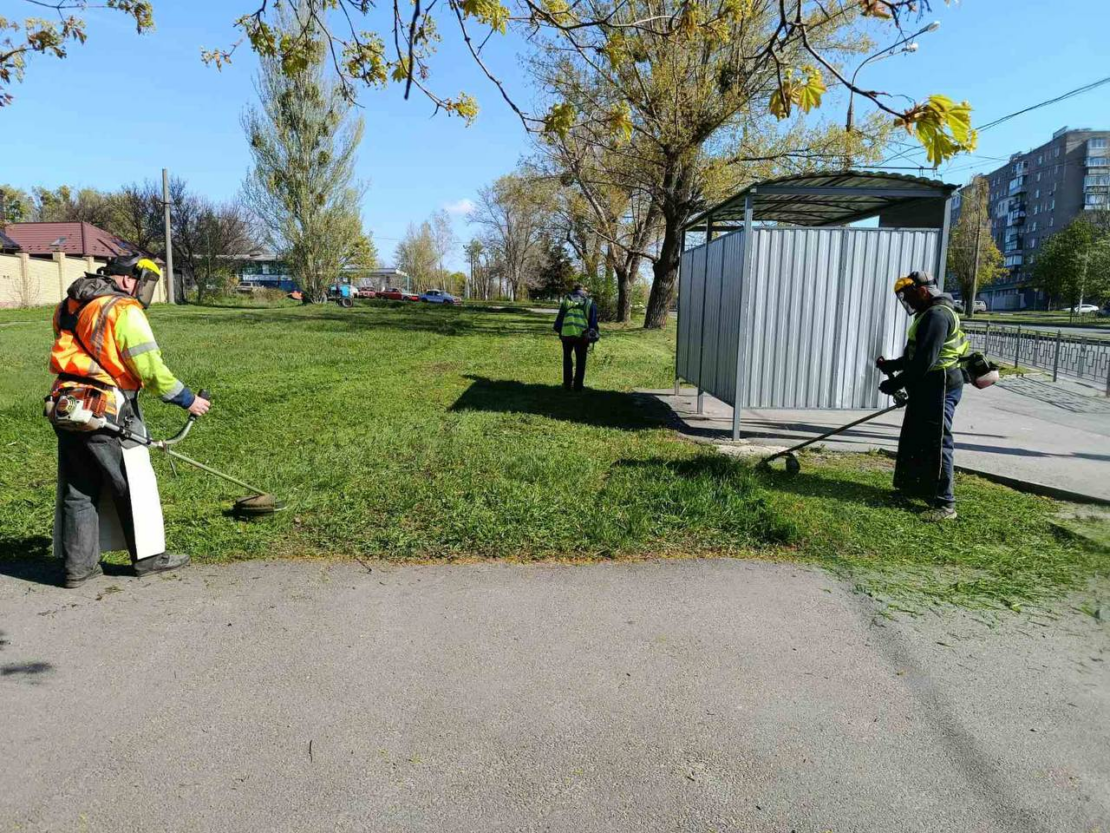 Комунальники продовжують упорядковувати приватний сектор (фото)