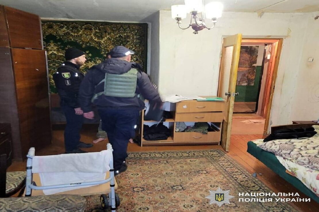 У Харкові чоловік до напівсмерті побив рідного батька