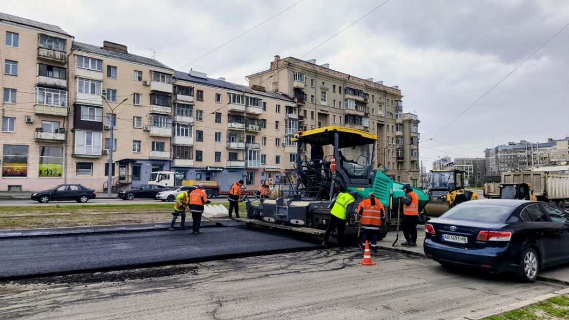 У Харкові тривають роботи з утримання дорожньої мережі (фото)