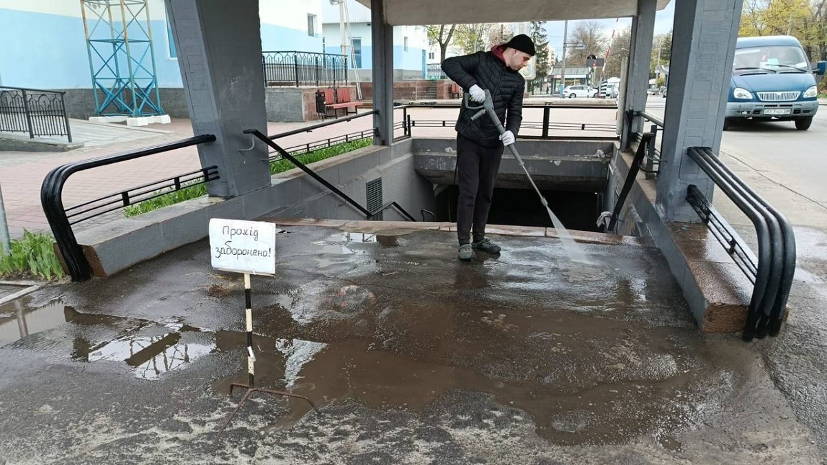 У Харкові впорядковують підземні переходи метро та прилеглу територію