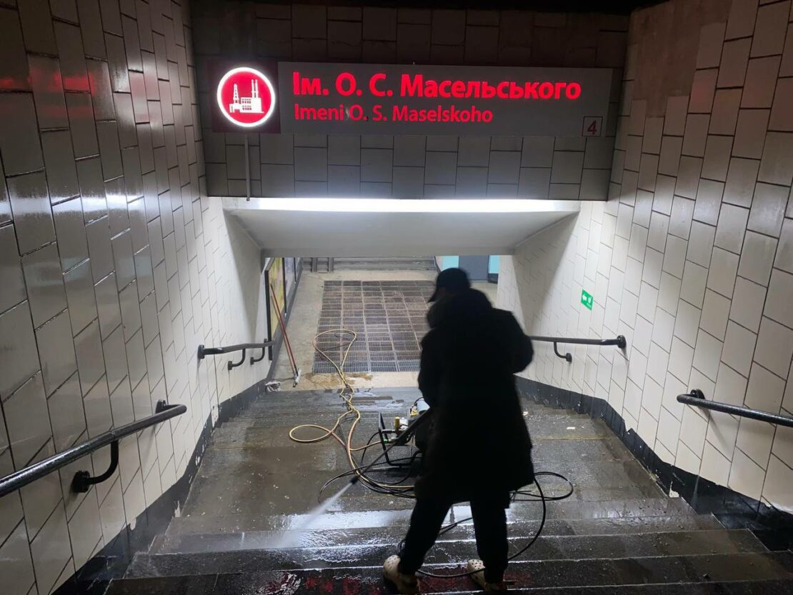 У Харкові впорядковують підземні переходи метро та прилеглу територію