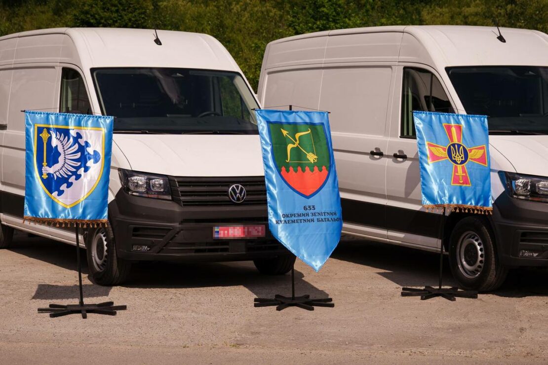 Бійцям 633-го окремого зенітно-кулеметного батальйону передали 11 автомобілів (фото)