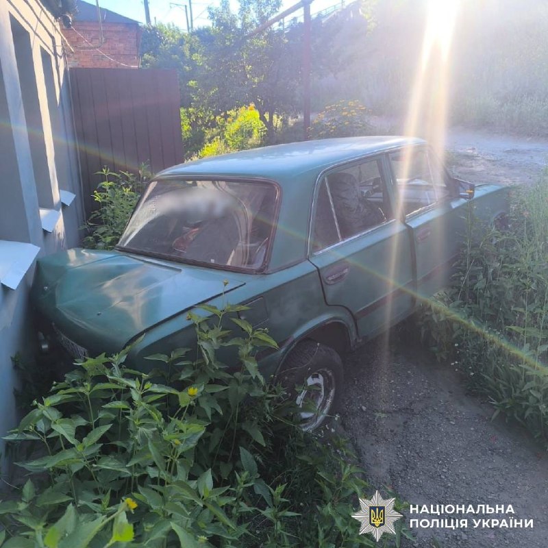 На Харківщині п’яний водій в’їхав у житловий будинок (фото)